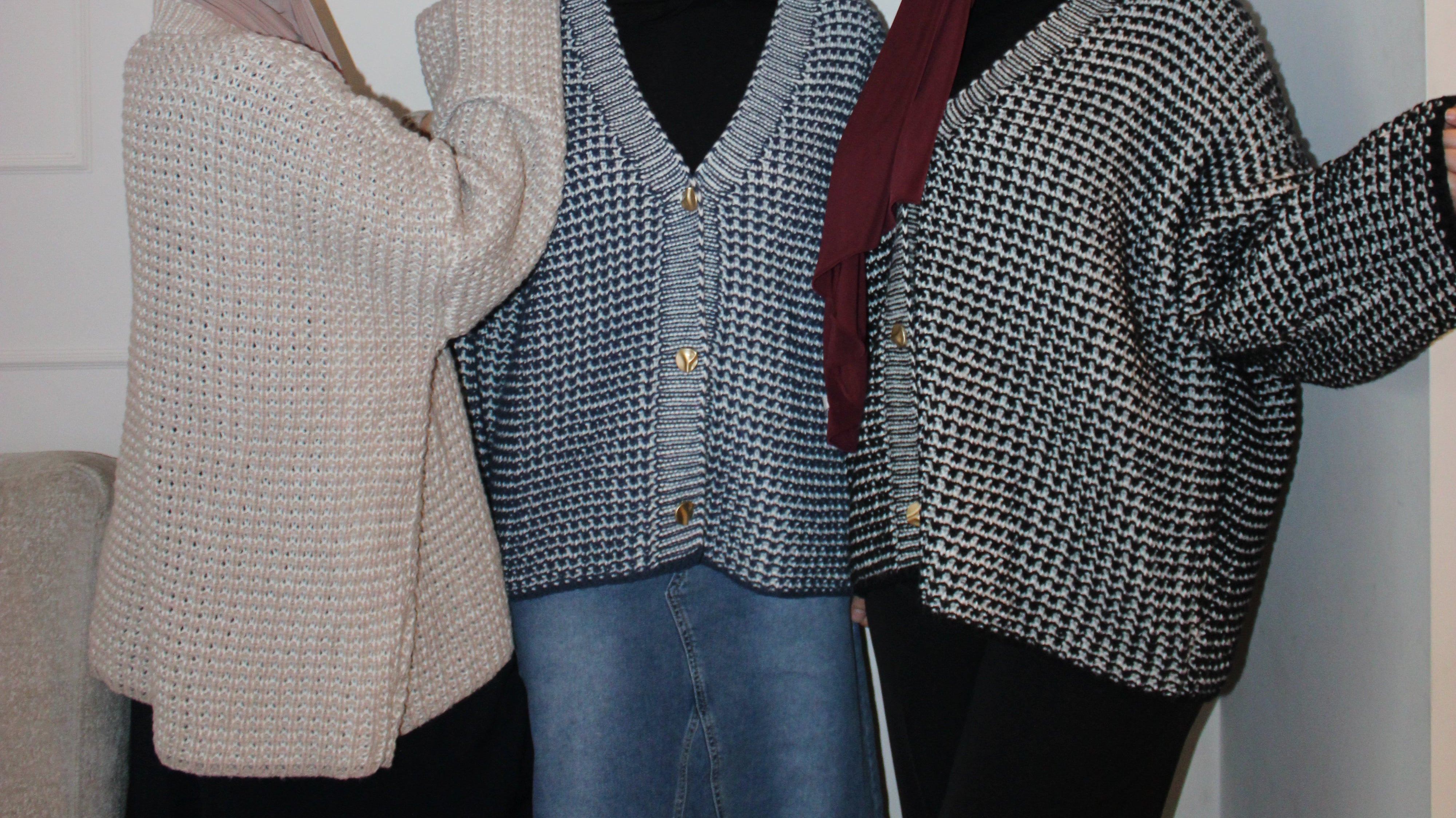 Gebreide Vest Met Gouden Knoopjes